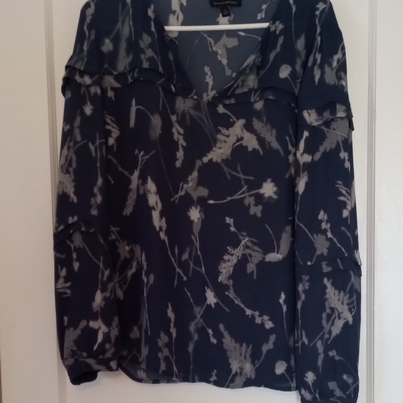 Banana Republic Blue Ruffled Long Sleeve Blouse - Picture 1 of 10